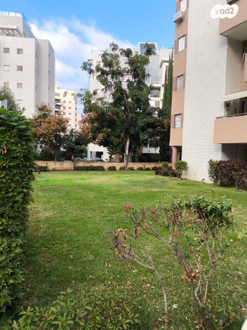 דירה, הרטום, קרית השרון, נתניה