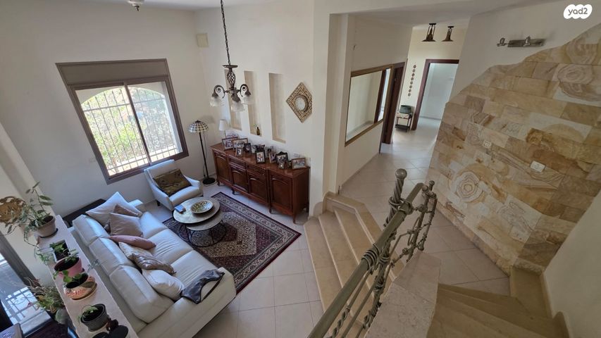 בית פרטי/ קוטג', ניגונים, רננים, ערד