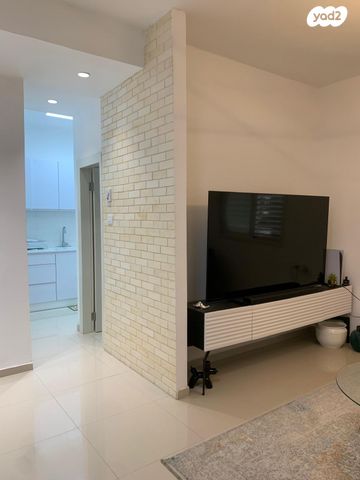 דירה, גבעת הרמבם, גבעתיים