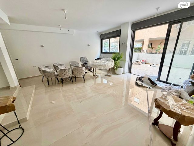 דירת גן, מרכז, הרצליה