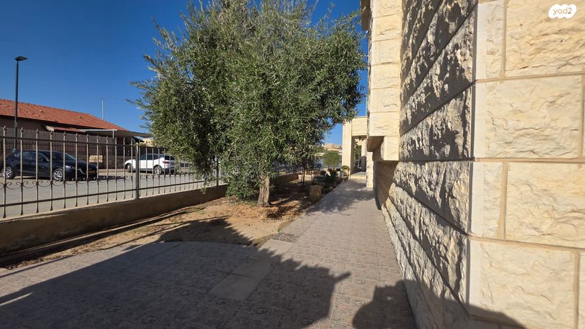 בית פרטי/ קוטג', ניגונים, רננים, ערד