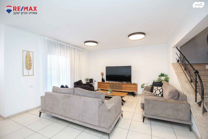 דו משפחתי, ספינת אגוז, מול היקב, זכרון יעקב