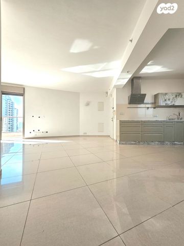 דירה, יצחק שדה 10, דרום מערב ותיק, בת ים