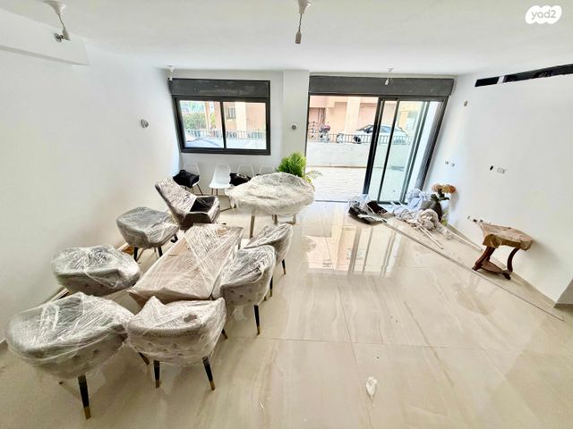 דירת גן, מרכז, הרצליה