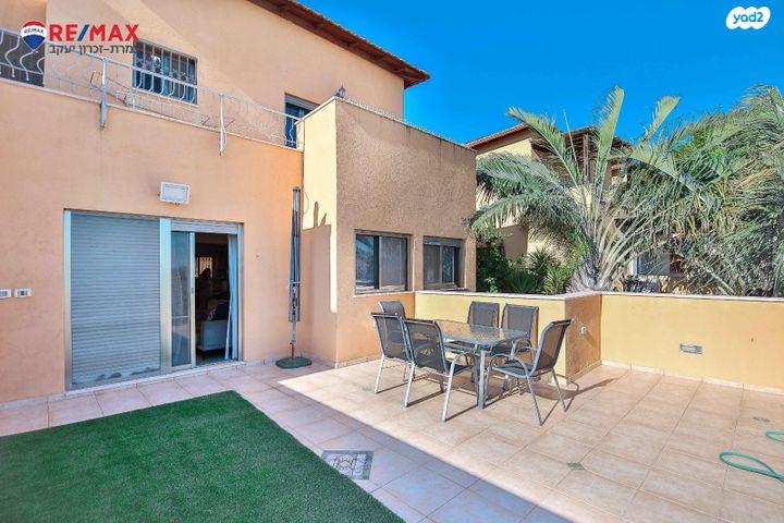 דו משפחתי, ספינת אגוז, מול היקב, זכרון יעקב