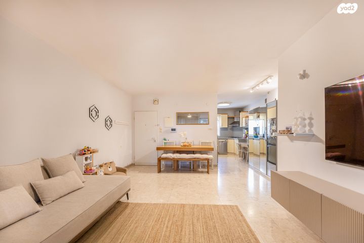 דירת גן, המחתרות, 2003, רעננה