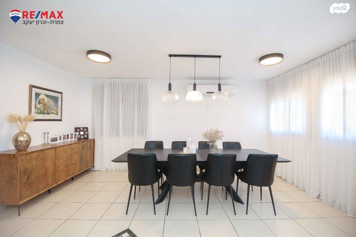 דו משפחתי, ספינת אגוז, מול היקב, זכרון יעקב