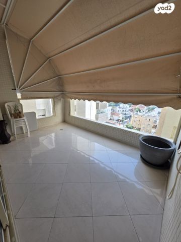 דירה, יעקב פיכמן, חולון