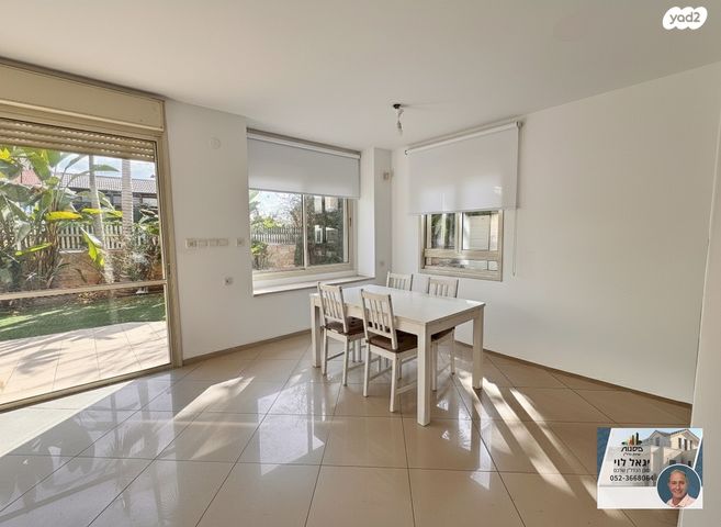 דו משפחתי, כוכבן, מתחם 19 - 20 (מתחם הפרחים), הוד השרון