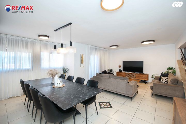 דו משפחתי, ספינת אגוז, מול היקב, זכרון יעקב