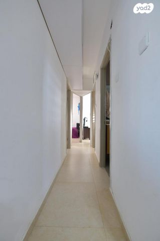 דירה, אלברט קיוסו 11, צהלון, שיכוני חסכון, תל אביב יפו