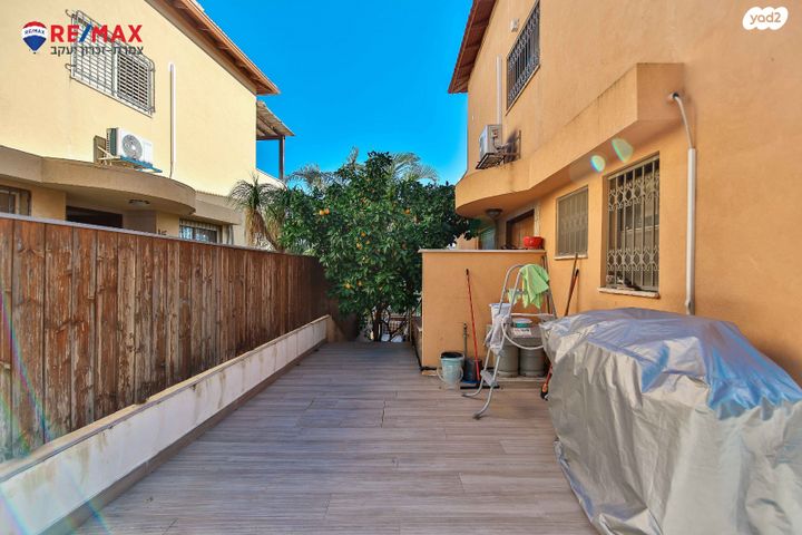 דו משפחתי, ספינת אגוז, מול היקב, זכרון יעקב