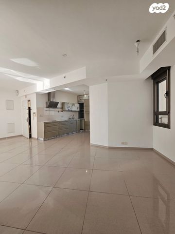 דירה, יצחק שדה 10, דרום מערב ותיק, בת ים