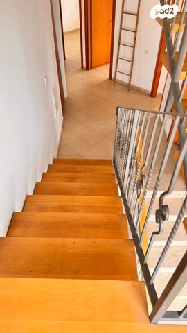 דו משפחתי, כוכבן, מתחם 19 - 20 (מתחם הפרחים), הוד השרון