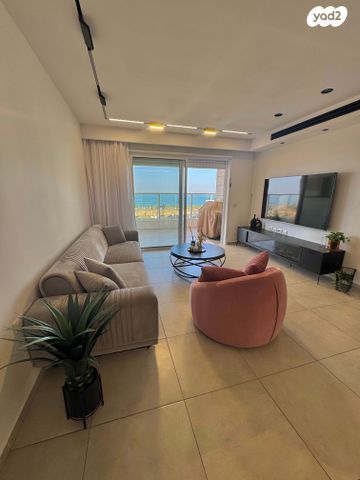 עיר ימים / הבלוט