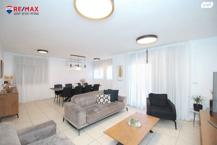 דו משפחתי, ספינת אגוז, מול היקב, זכרון יעקב