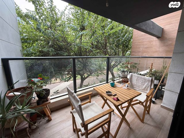 כיבוש העבודה 27