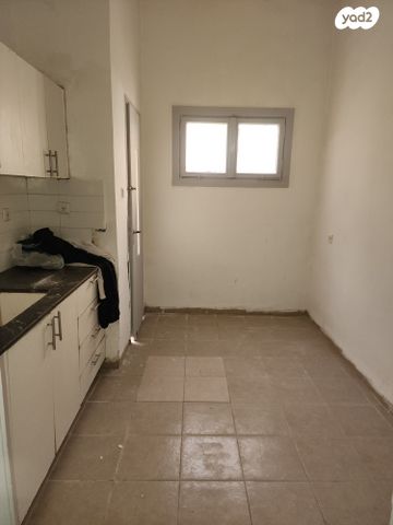 דירת גן, עמק הזיתים, הרצליה, חיפה