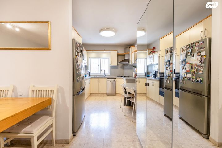 דירת גן, המחתרות, 2003, רעננה