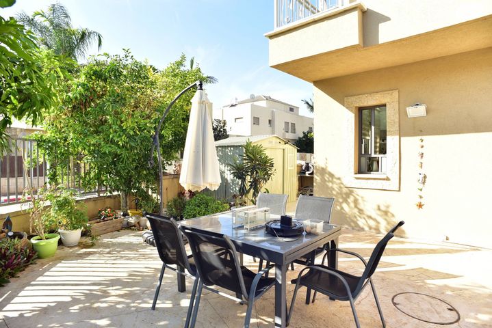 דו משפחתי, גדרה