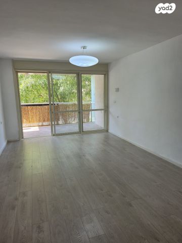 דירה, ש"י עגנון, רעננה