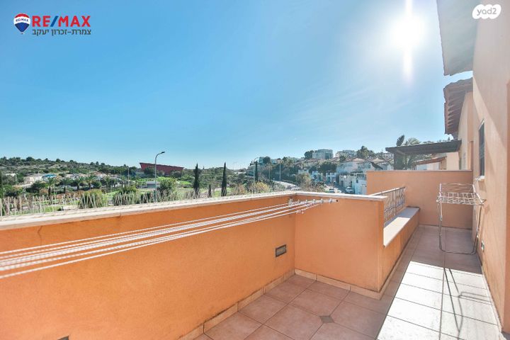 דו משפחתי, ספינת אגוז, מול היקב, זכרון יעקב