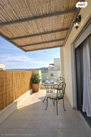 גג/ פנטהאוז, צור יצחק, צור יצחק