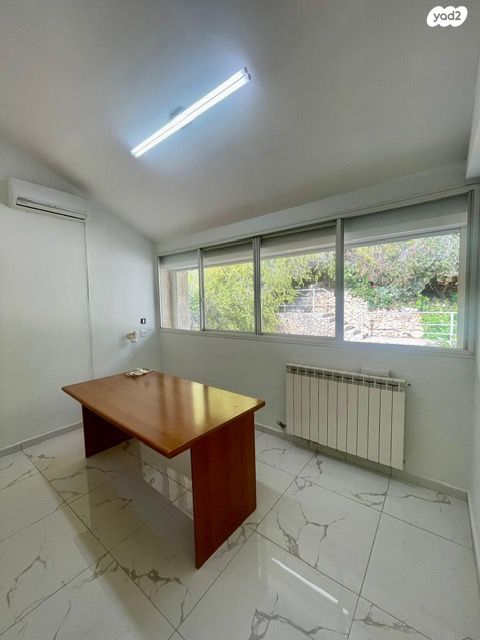 דו משפחתי, שארית הפליטה, חיפה