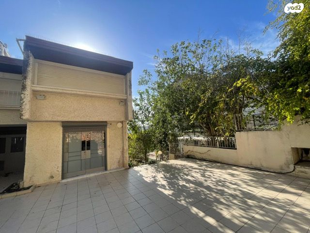 דו משפחתי, שארית הפליטה, חיפה