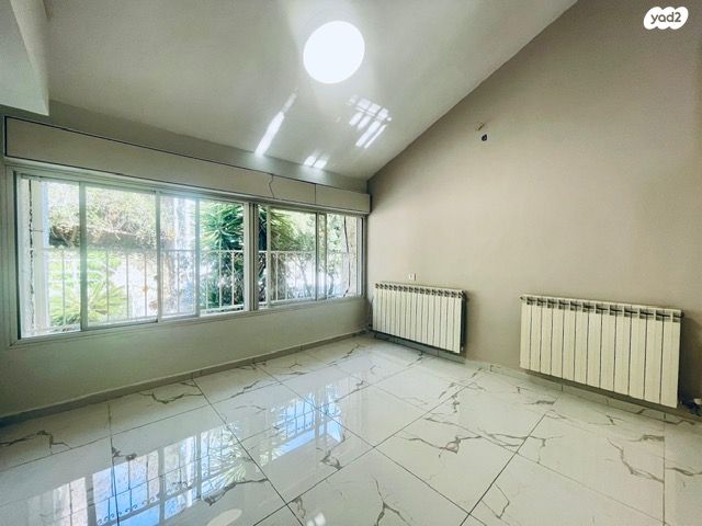 דו משפחתי, שארית הפליטה, חיפה