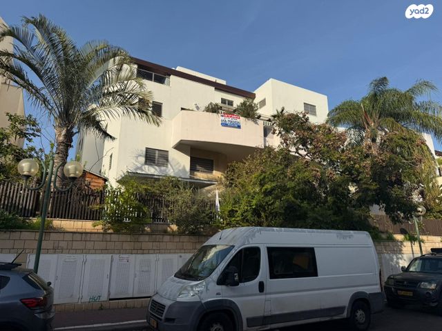 גג/ פנטהאוז, האודם 6, גרין פארק שיכון עובדים, הוד השרון