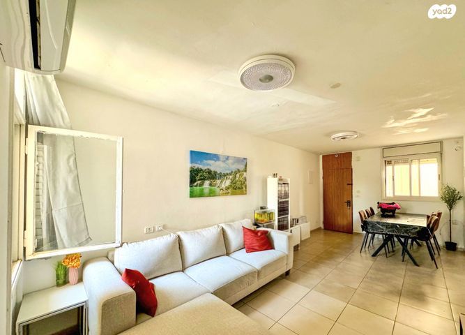 דירה, ישראל זנגוויל, קרית היובל, ירושלים