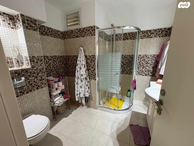 דירה, אבשלום חביב, ארמון הנציב, תלפיות מזרח, ירושלים