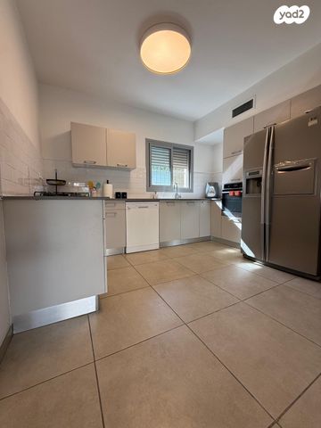 דירה, בן גוריון, כפר סבא