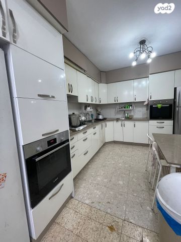 דירה, האדמו"ר מבעלזא, רובע ג', אשדוד