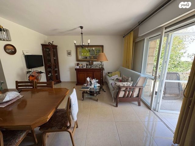 דירה, אבשלום חביב, ארמון הנציב, תלפיות מזרח, ירושלים