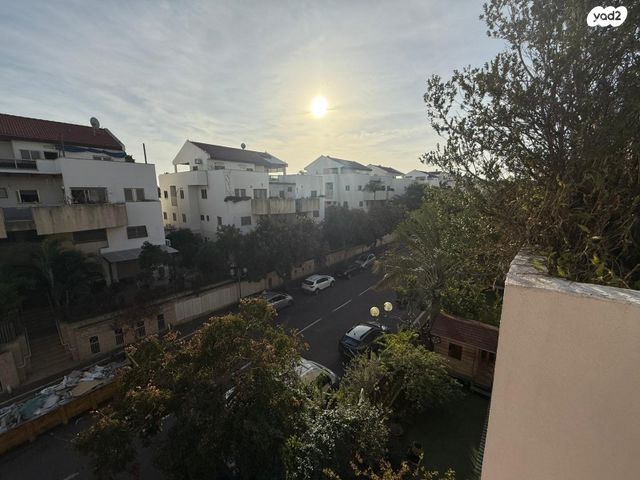 גג/ פנטהאוז, האודם 6, גרין פארק שיכון עובדים, הוד השרון