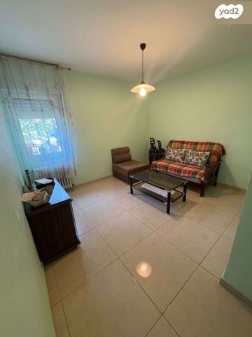 דירה, אבשלום חביב, ארמון הנציב, תלפיות מזרח, ירושלים