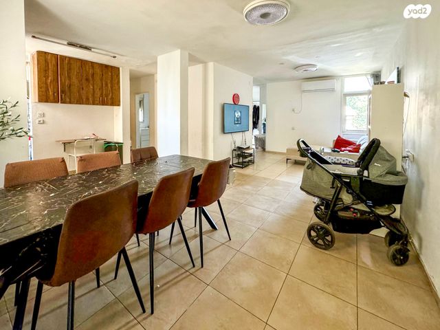 דירה, ישראל זנגוויל, קרית היובל, ירושלים