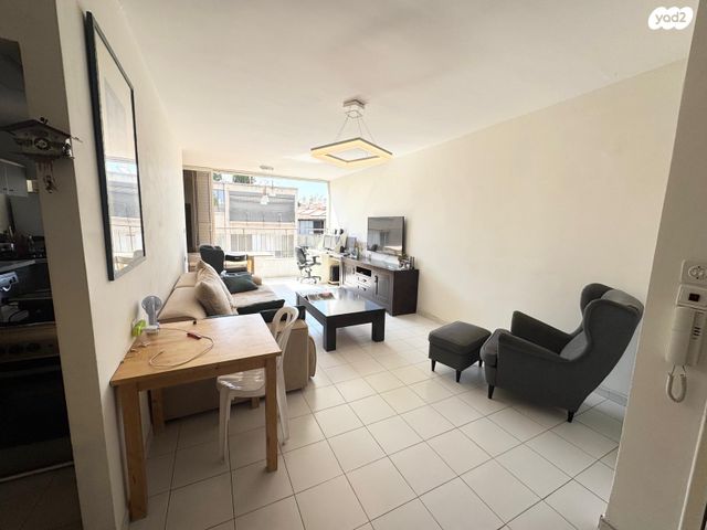 דירה, גבעת הרמבם, גבעתיים