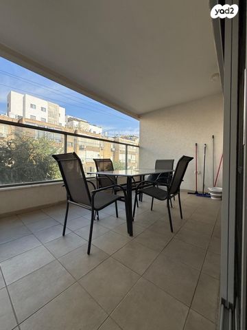 דירה, בן גוריון, כפר סבא