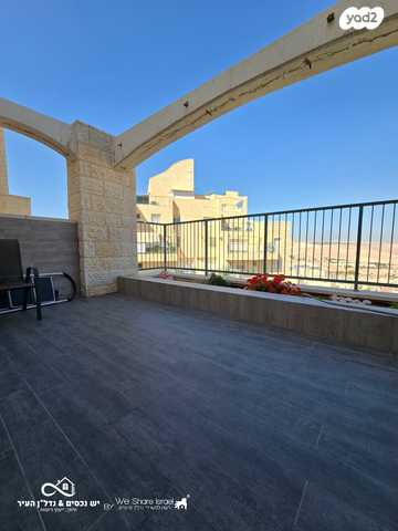 גג/ פנטהאוז, הגעש, נופי סלע, מעלה אדומים