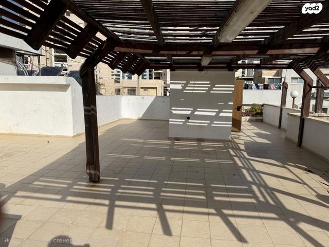 גג/ פנטהאוז, נחל ליטאני, רובע י"א, אשדוד