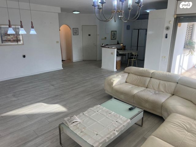 גג/ פנטהאוז, האודם 6, גרין פארק שיכון עובדים, הוד השרון