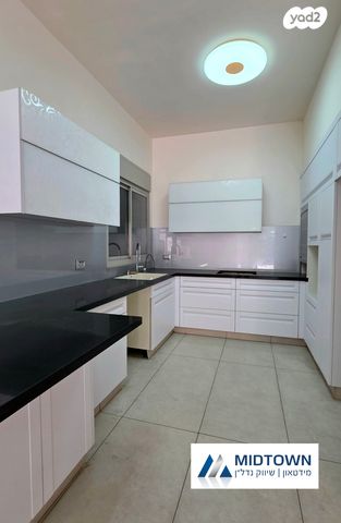 דירת גן, הזמר העברי, כפר סבא