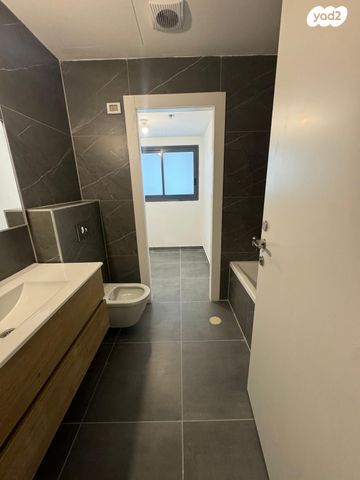 דירה, הרב הרצוג 8, צפון מערב מרכז העיר, נתניה