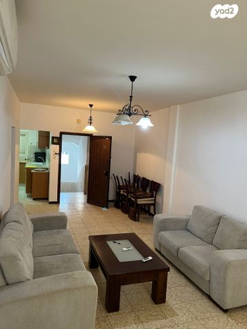 דירה, ז'בוטינסקי, עצמאות יוספטל, בת ים