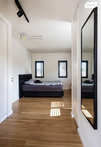 דו משפחתי, כפר סבא