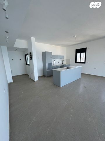 דירה, הרב הרצוג 6, צפון מערב מרכז העיר, נתניה