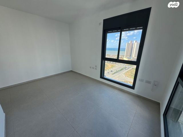 דירה, אמנון ליפקין שחק, נוף הטיילת, נתניה